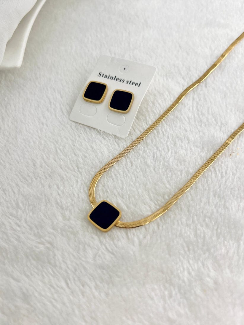 Gold Sunshine Black Pendent Set